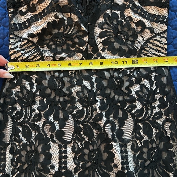 Elegant Black Lace Midi Dress - Picture 10 of 16